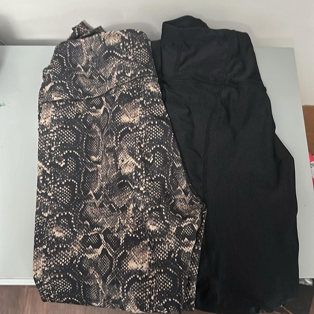Two Pairs Good American Performace leggings Size 3 Large EUC